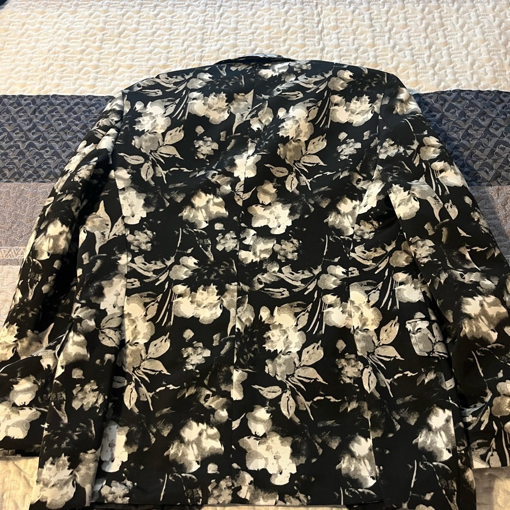 INC International Concepts Monochrome Floral Blazer - Picture 5 of 5